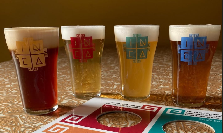 Copos do Inca Bar representando diferentes escolas cervejeiras